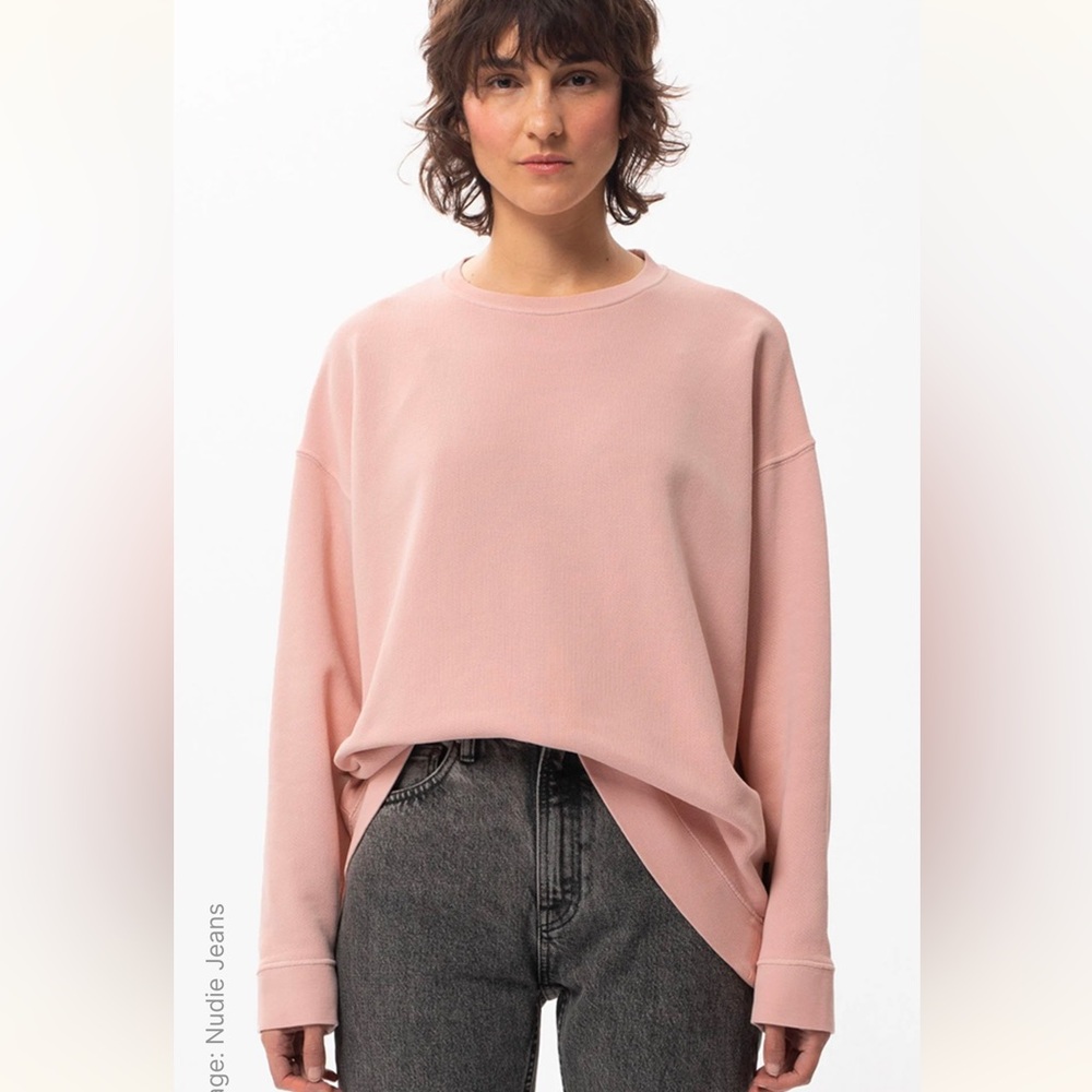 Oversized sweatshirt from Nudie jeans.
100% organic cotton.
